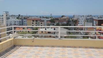 Habitación, 1 habitación, con acceso para personas discapacitadas, balcón | Vista desde la propiedad
