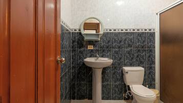 Room, 1 Bedroom, Accessible, Balcony | Bathroom