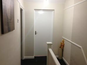 Slaapzaal, 1 slaapkamer, uitzicht op stad | Interieur