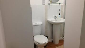 Dormitori compartit, 1 dormitori, vistes a la ciutat | Bany | Tovalloles