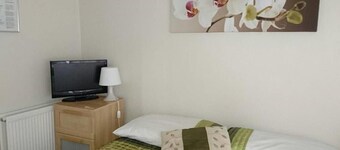 Room-tiny Single Shared Bathroom Room ss