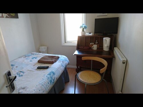 Room-tiny Single Shared Bathroom Room ss