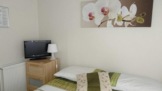 Room, 1 Bedroom, City View - Room-tiny Single Shared Bathroom Room ss (Hayes)