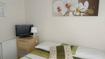Room, 1 Bedroom, City View | 1 bedroom, WiFi
