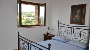 House, 2 Bedrooms, Accessible - Panoramic Farmhouse With Swimming Pool - Monticello (Todi)