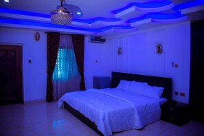 Room, 1 Bedroom, Accessible, Smoking | 2 bedrooms