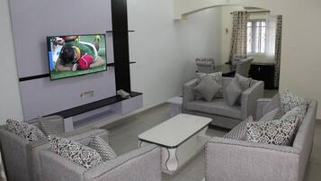 Room, 1 Bedroom, Accessible, Smoking | Living room | TV