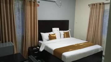 Room, 2 Bedrooms, Accessible, Smoking | 3 bedrooms