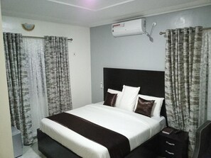 Apartment, 2 Bedrooms, Accessible, Smoking | 3 bedrooms