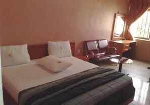 Room, 1 Bedroom, Accessible, Smoking | 1 bedroom