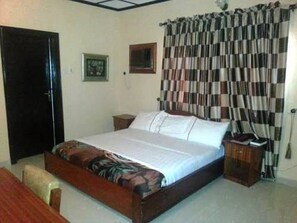 Room, 1 Bedroom, Accessible, Smoking | 1 bedroom