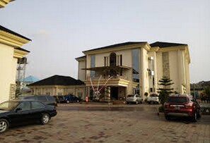 Zimmer, 1 Schlafzimmer, barrierefrei, Raucher | Parkplätze | Parken ohne Service (kostenlos)