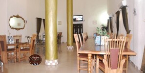 Habitación, 1 habitación, con acceso para personas discapacitadas, para fumadores | Restaurantes