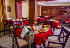 Room, 1 Bedroom, Accessible, Smoking | Dining