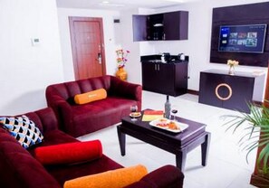 룸, 침실 1개, 장애인 지원, 흡연 | 거실 공간 | TV