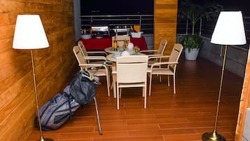 Room, 1 Bedroom, Accessible, Smoking | Outdoor dining