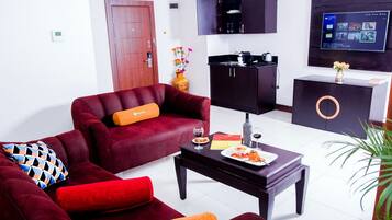 Room, 1 Bedroom, Accessible, Smoking | Living room | TV