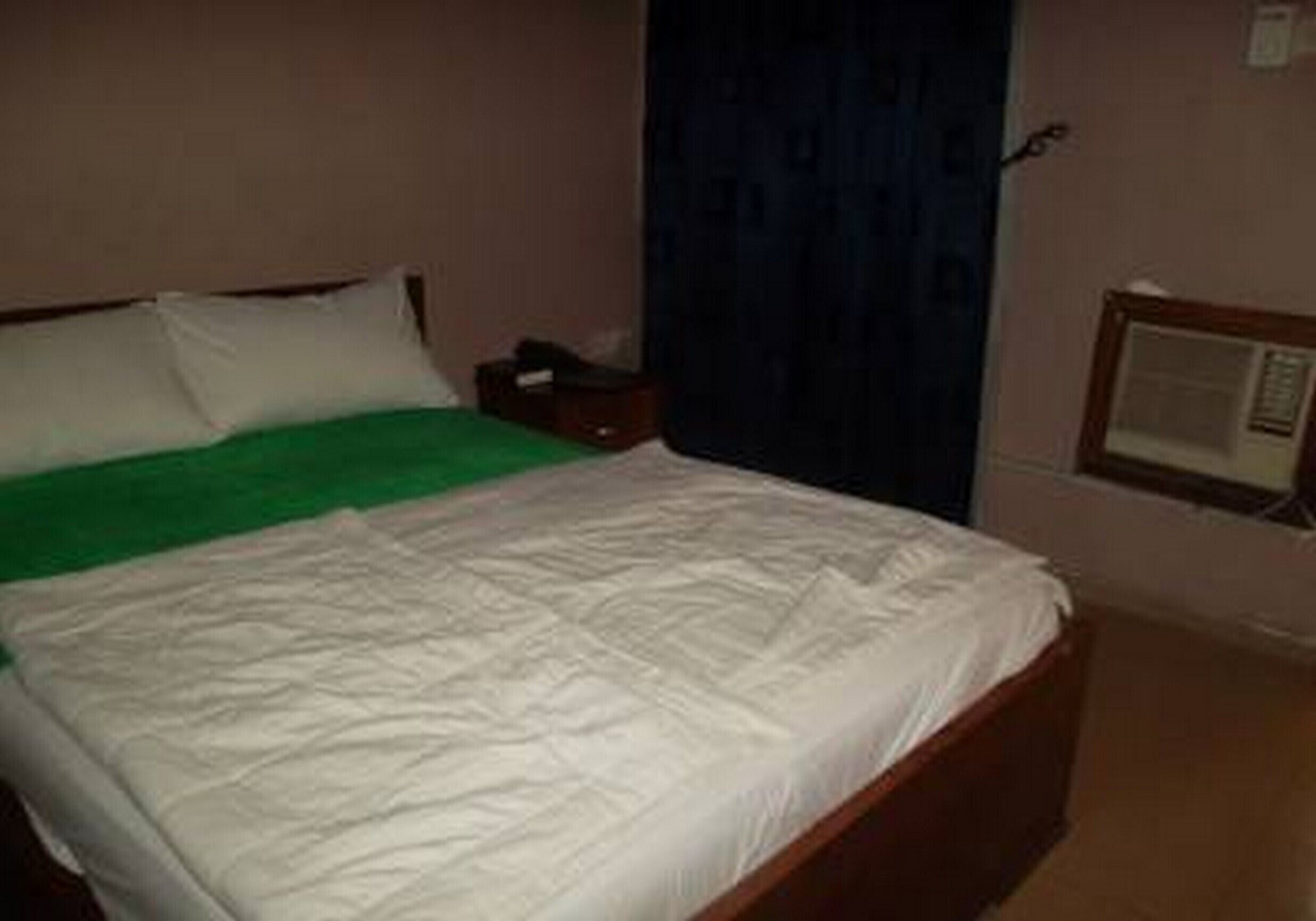 Room, 1 Bedroom, Accessible, Smoking | 1 bedroom