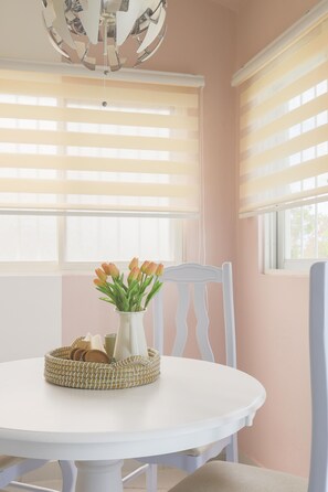Apartment, 2 Schlafzimmer, Balkon, Gartenblick | Speisen