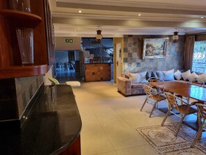 Private kitchen - Savoy Lodge - Budget Triple Room (Cape Town)
