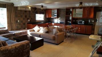 Room, 1 Bedroom, Accessible, Refrigerator | Interior