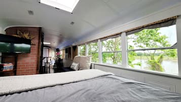 Cabin, 1 Bedroom, Patio, City View | 1 bedroom