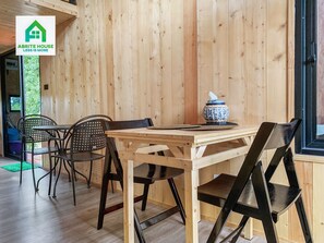 Casa, 1 quarto, para fumantes, sacada | Sala de jantar