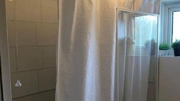 Apartment, 2 Bedrooms, City View | Bathroom | Free toiletries, hair dryer