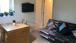 Apartamento, 2 habitaciones, vistas a la ciudad | Servicio de la habitación