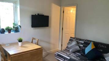 Apartment, 2 Bedrooms, City View | Room amenity