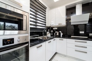 Villa, 3 Bedrooms, Private Pool, Pool View | Interior