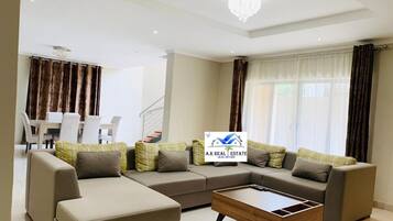 Apartment, 3 Bedrooms, Smoking, Balcony | Interior