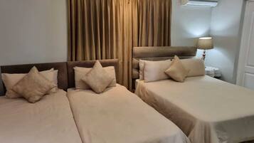 Room, 1 Bedroom, Accessible, Refrigerator | 1 bedroom