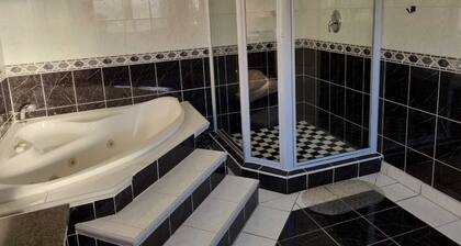 Savoy Lodge - Budget Triple Room 4