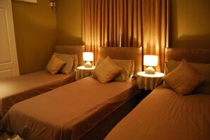 Room - Savoy Lodge - Budget Triple Room 5 (Cape Town)