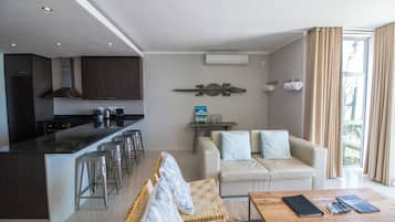 Apartment, 1 Schlafzimmer, Terrasse, Meerblick | Wohnbereich