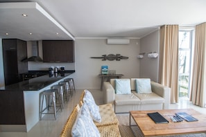 Apartment, 1 Schlafzimmer, Terrasse, Meerblick | Wohnbereich