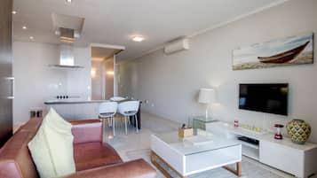 Apartment, 1 Schlafzimmer, Terrasse, Meerblick | Wohnbereich