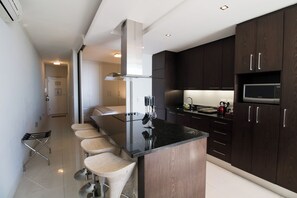 Apartment, 1 Bedroom, Patio, Ocean View | Dining