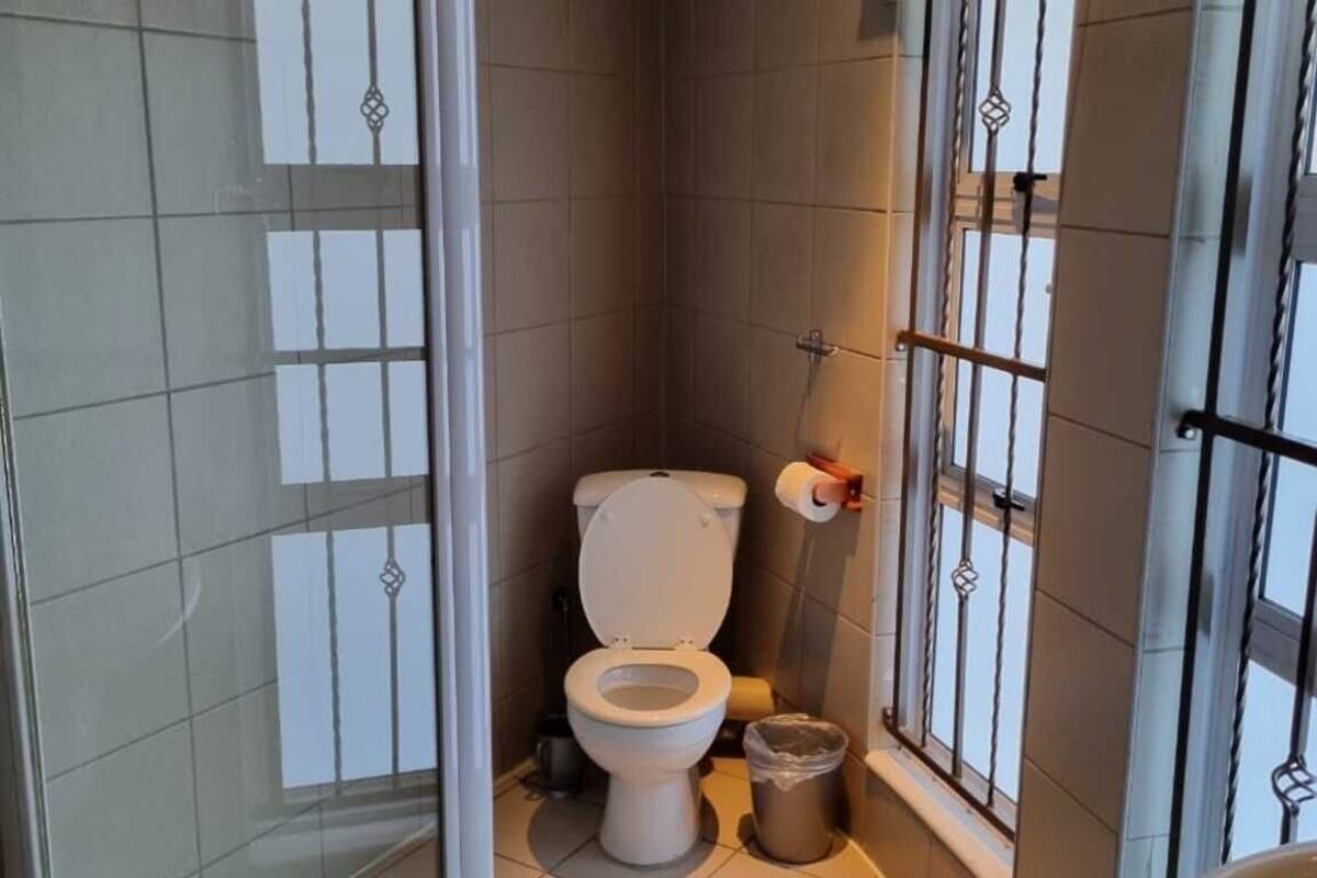 room, 1 bedroom, refrigerator | bathroom