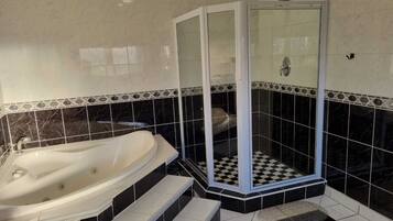 Room, 1 Bedroom, Refrigerator | Bathroom