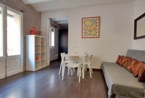 Apartment, 1 Bedroom, Balcony, City View | Dining - Barceloneta Apartment With Balcony (Barcelona)
