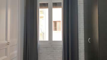 Apartment, 1 Bedroom, Balcony, City View | Interior