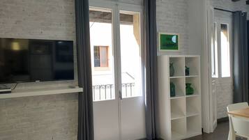 Apartment, 1 Bedroom, Balcony, City View | Interior