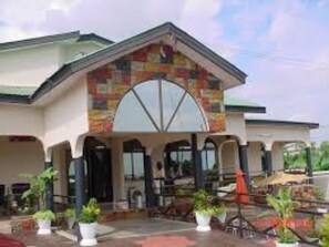 Exterior - Luxurious Sunset Hotel in Kumasi (Kumasi)