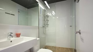 Apartment, 1 Bedroom, City View | Bathroom amenities