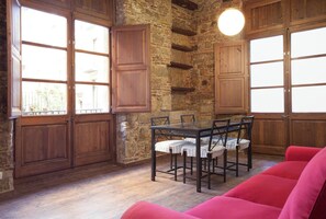 Apartment, 1 Schlafzimmer, Balkon, Stadtblick | Speisen