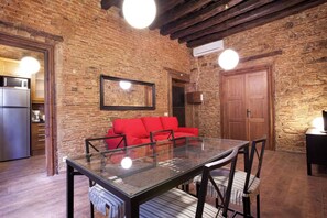 Apartment, 1 Schlafzimmer, Balkon, Stadtblick | Wohnbereich