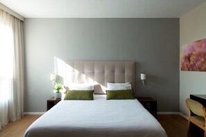 Classic Room | 迷你吧、書桌、筆電工作空間、遮光布/窗簾