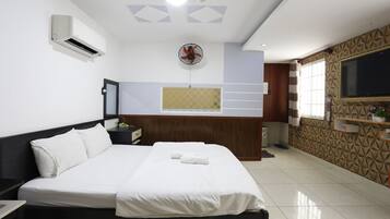 Deluxe Double Room | Free WiFi, bed sheets
